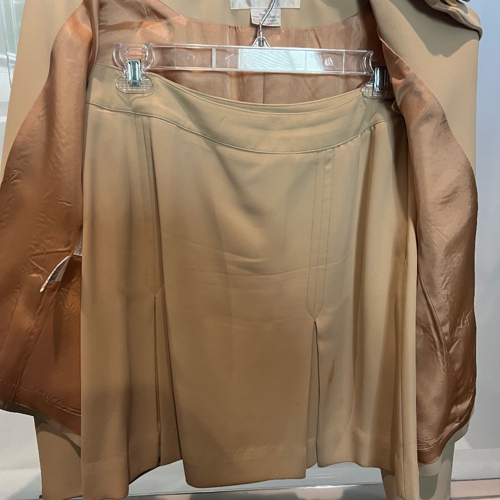 Jones New York tan two piece skirt suit